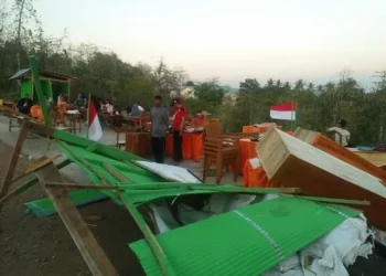 Bangunan MTs Sinoa Roboh Diterjang Angin Puting Beliung